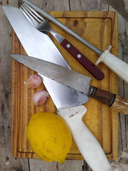 Vertical Shot Lemon Kitchen Board Knives Fork — Stock Photo, Image