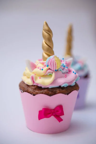 Plan Vertical Cupcake Coloré Avec Une Décoration Licorne — Photo