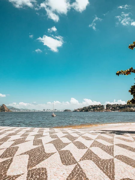 Uma Bela Paisagem Marinha Com Uma Estrada Costeira Modelada Sob — Fotografia de Stock