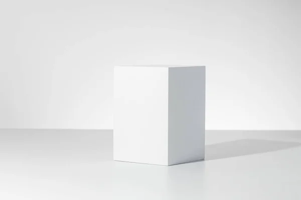 Uma Ilustração Renderização Cubo Branco Fundo Cinza — Fotografia de Stock