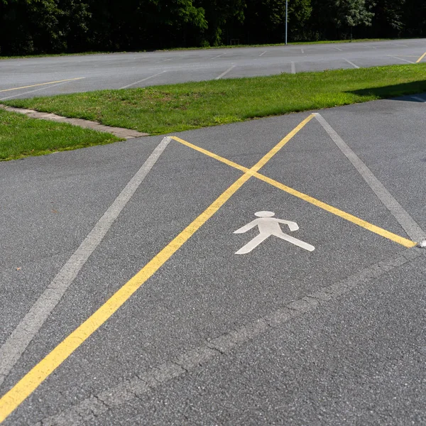 Una Croce Gialla Sull Asfalto Indica Che Parcheggio Vietato Simbolo — Foto Stock