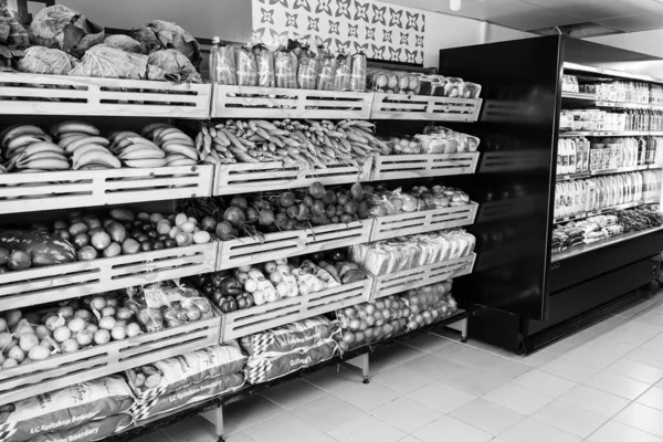 南アフリカ共和国ヨハネスブルグ 2021年1月6日 南アフリカ共和国ヨハネスブルグ 2016年11月22日 地元のピックンペイの食料品店で食料品や家庭用品の完全な在庫棚 — ストック写真