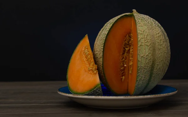 Kantaloupe Melon Svart Bakgrund Mörk Mat — Stockfoto