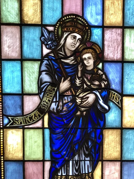 Biloxi 2021年6月2日 パスカグーラのビクトリー教会の聖母マリアと赤ちゃんイエスのステンドグラスの窓 — ストック写真