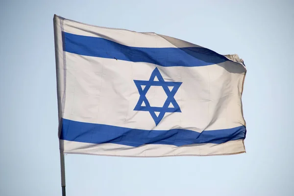 Bandera Israel Poste Contra Cielo Azul — Foto de Stock