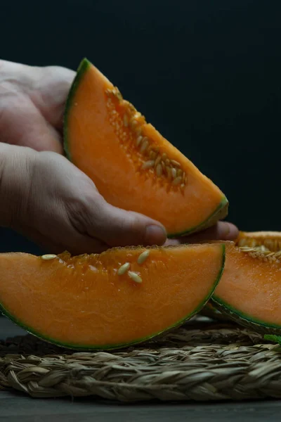 Kantaloupe Melon Svart Bakgrund Mörk Mat — Stockfoto