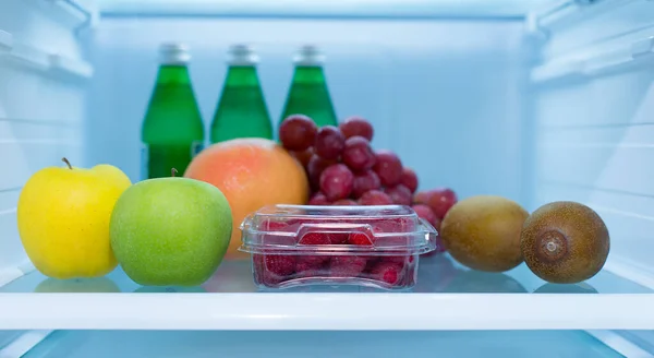 Closeup Shot Fresh Fruits Drinks Refrigerator — Stock Photo, Image