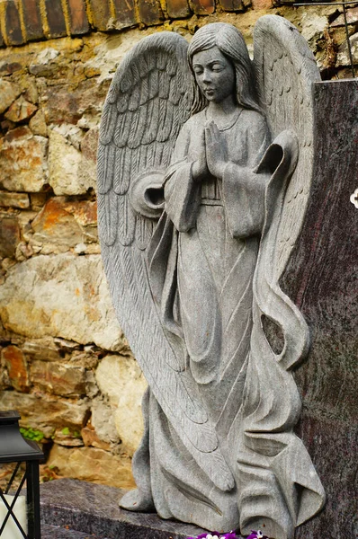 Frankfurt Alemania Mayo 2021 Ángel Oración Tallado Una Lápida Cementerio — Foto de Stock