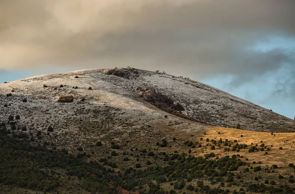 Vista Panorámica Nieve Montaña Contra Cielo Nublado —  Fotos de Stock