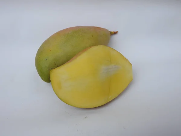 Een Close Shot Van Totapuri Mango Fruit Geïsoleerd Witte Achtergrond — Stockfoto