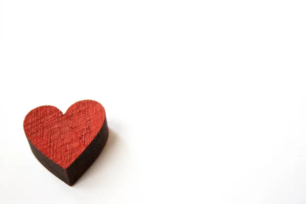 Disparo Corazón Rojo Madera Aislado Sobre Fondo Blanco — Foto de Stock