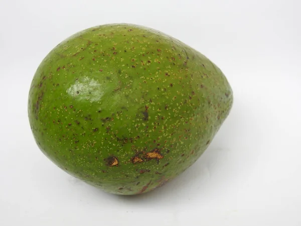 Aguacate Crudo Fresco Aislado Sobre Fondo Blanco — Foto de Stock