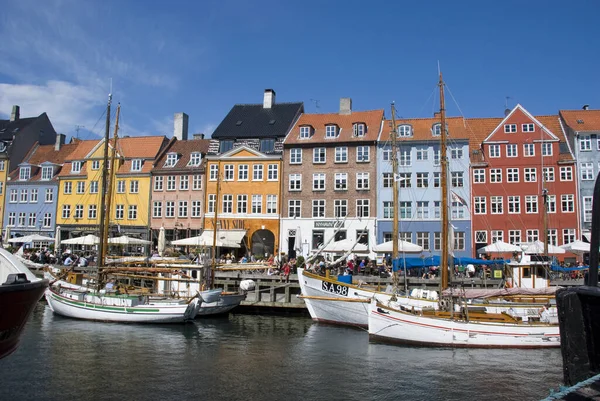 Copenhagen Danmark Jun 2013 Färgglada Hus Nyhavn Köpenhamns Landmärke Med — Stockfoto