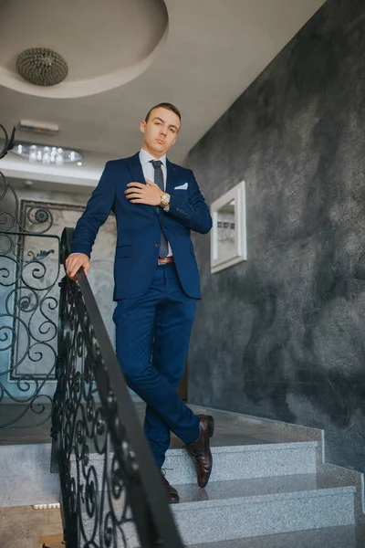 Confident Caucasian Young Man Blue Suit Posing Modern Building Next — ストック写真