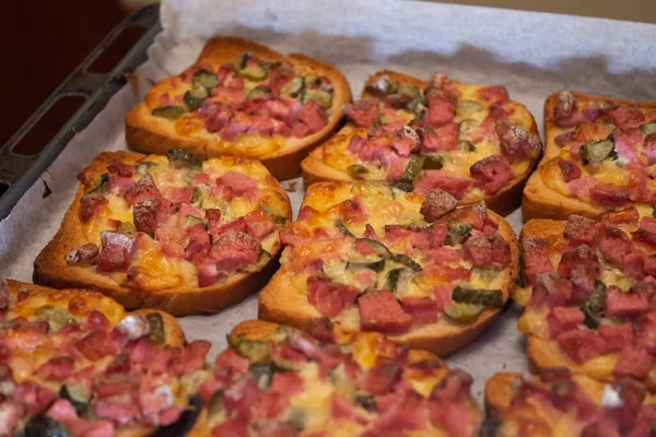 Grande Ângulo Pizza Pão Torrado — Fotografia de Stock