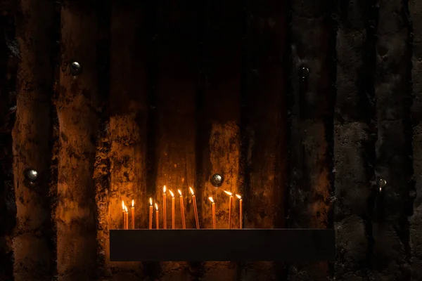 Closeup Shot Burning Candles Church Dark Room — Stock Photo, Image