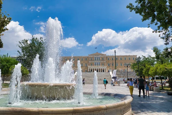 Athen Griechenland Mai 2021 Syntagma Platz Mit Brunnen Und Griechischem — Stockfoto