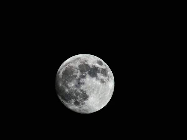 Een Close Opname Van Volle Maan Aan Donkere Nachtelijke Hemel — Stockfoto