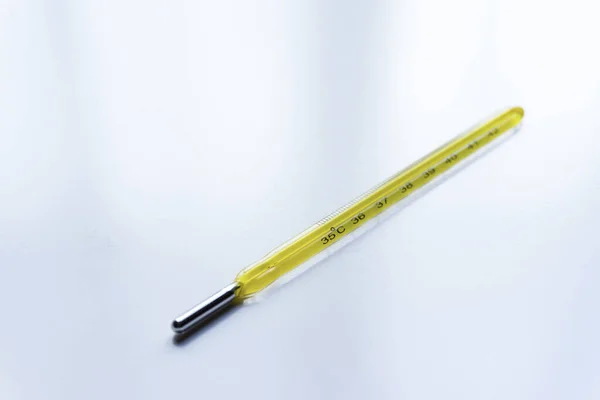 Nahaufnahme Eines Gelben Thermometers — Stockfoto