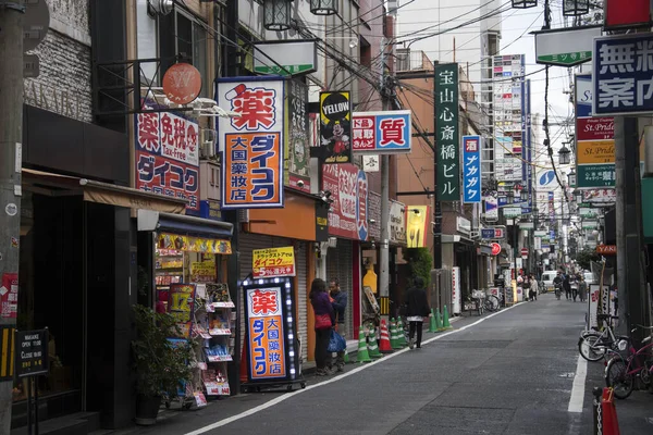 2019年12月6日 2019年12月2日 大阪の難波にある道頓堀アーケードの歩行者天国を歩く観光客 — ストック写真