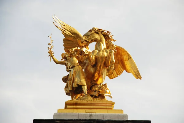 Estátua Ouro Com Cavalo Cais Pont Alexandre Paris França — Fotografia de Stock