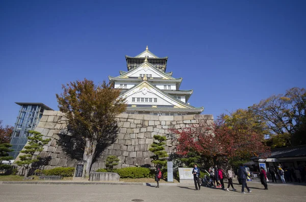 日本大阪 2019年12月5日 日本大阪 2019年12月1日 游客和民众参观大阪城堡 — 图库照片