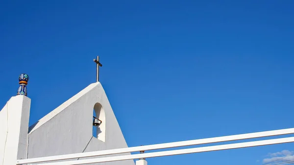 Primo Piano Una Chiesa Islantilla Spagna Sfondo Blu Cielo — Foto Stock