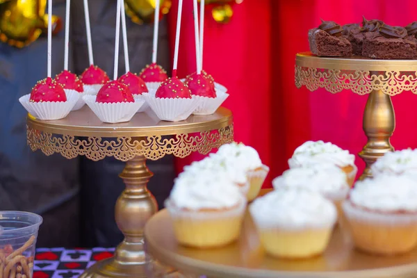 Algunos Elementos Coloridos Mesa Del Postre Velada — Foto de Stock