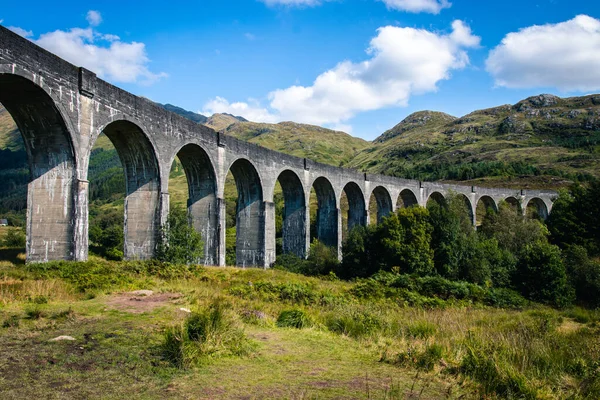 Egy Légi Felvétel Glenfinnan Viaduktról Egy Betonboltívről Skócia Felföldjein — Stock Fotó