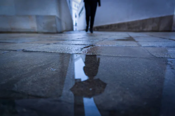 Reflection Person Umbrella Puddle — Stock Photo, Image