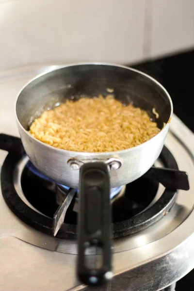 Vertical Shot Noodles Cooking Stove — Stock Photo, Image