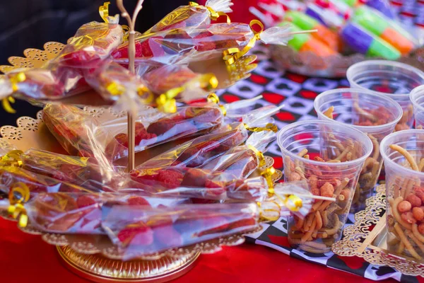 Algunos Elementos Coloridos Mesa Del Postre Velada — Foto de Stock