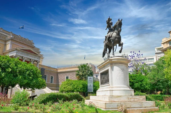 ギリシャ 2021年5月5日 テオドロス コロコトロニスの革命の偉大な英雄の像は 旧国会議事堂に位置しています アテネ ギリシャ 2021 — ストック写真
