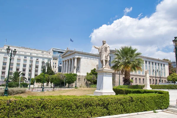 Edifício Universidade Nacional Kapodistrian Atenas Panepistimio Dos Edifícios Neoclássicos Tríade — Fotografia de Stock