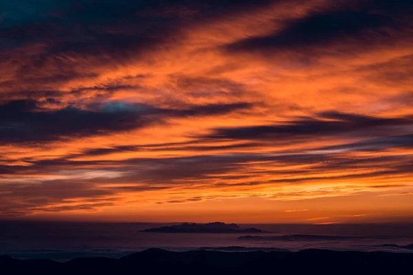 Nahaufnahme Einer Schönen Skyline Mit Roten Und Gelben Wolken Bei — Stockfoto