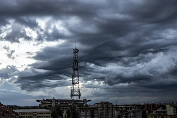Las Negras Nubes Asperitas Tormentosas Cielo Sobre Ciudad —  Fotos de Stock