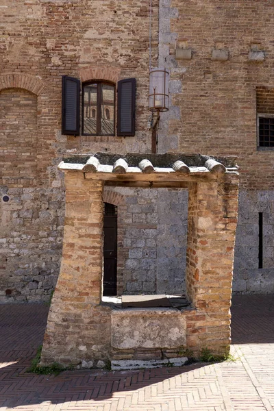 Oude Gebouwen Van San Gimignano Een Klein Ommuurd Middeleeuws Heuvelstadje — Stockfoto