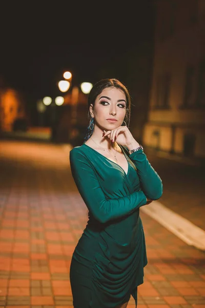 Shallow Focus Adult Woman Wearing Elegant Green Dress Outdoors Night — Stock Photo, Image