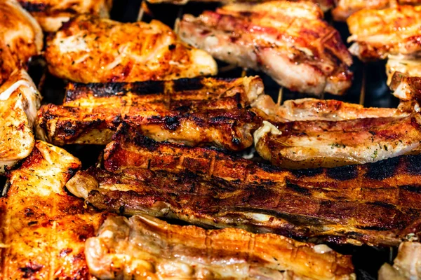 Deliciosa Variedad Sabrosa Carne Parrilla Que Cocina Una Parrilla Carbón — Foto de Stock
