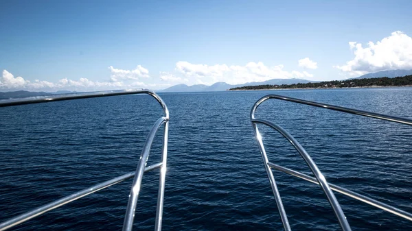Uma Vista Panorâmica Barco Mar Korcula Croácia Fundo Azul Céu — Fotografia de Stock