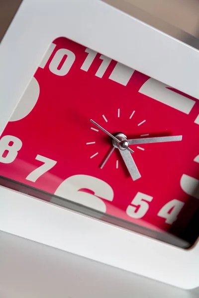 Close Relógio Branco Rosa — Fotografia de Stock