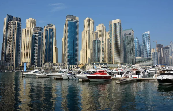 Dubai United Arab Emirates Ιαν 2016 Σκάφη Αγκυροβολημένα Στη Μαρίνα — Φωτογραφία Αρχείου