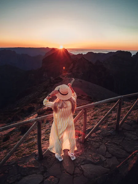 Back View Woman Admiring Nature While Standing Fence Top Mountain — Stok fotoğraf