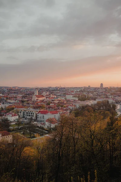 Красивый Городской Пейзаж Жилыми Зданиями Фоне Заката — стоковое фото