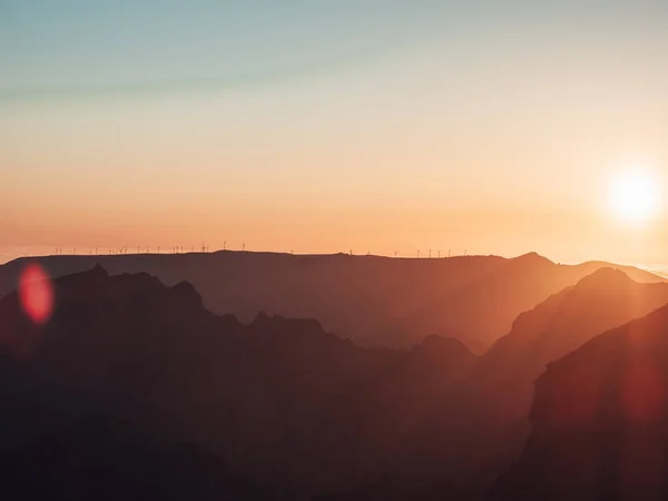 Stunning View Layered Mountain Ranges Foggy Sunset — Stock Photo, Image