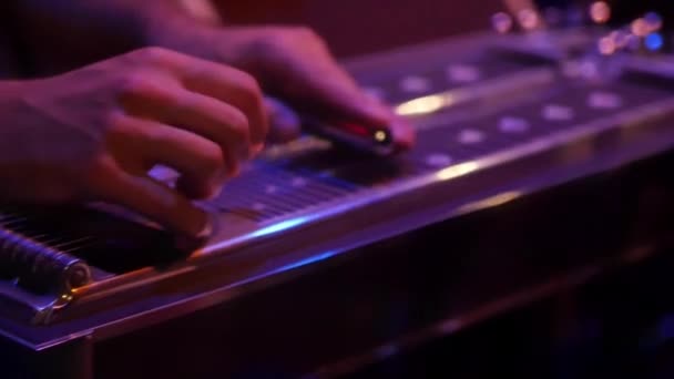 Manos Masculinas Tocando Instrumento Musical Cuerda Vista Cercana — Vídeo de stock