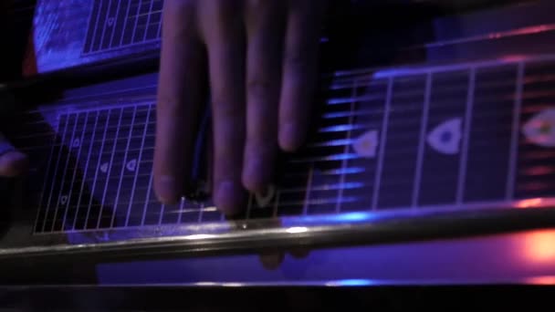 Manos Masculinas Tocando Instrumento Musical Cuerda Vista Cercana — Vídeos de Stock