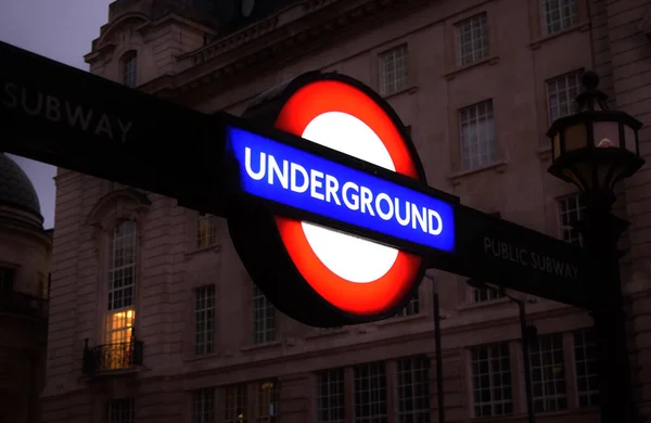 London United Kingdom Aug 2015 Lit Sign Entrance London Metro — Stok fotoğraf
