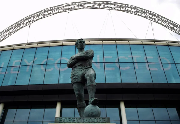 London United Kingdom Aug 2015 Statue Monument Legendary Football Soccer — Stockfoto