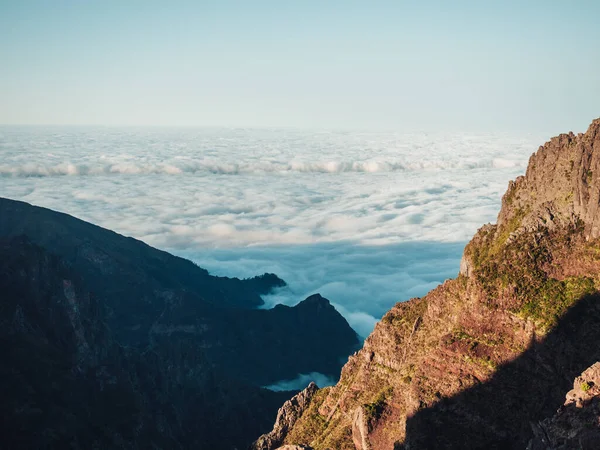 Stunning View High Rocky Mountain Tops White Fluffy Clouds Sunset — 스톡 사진